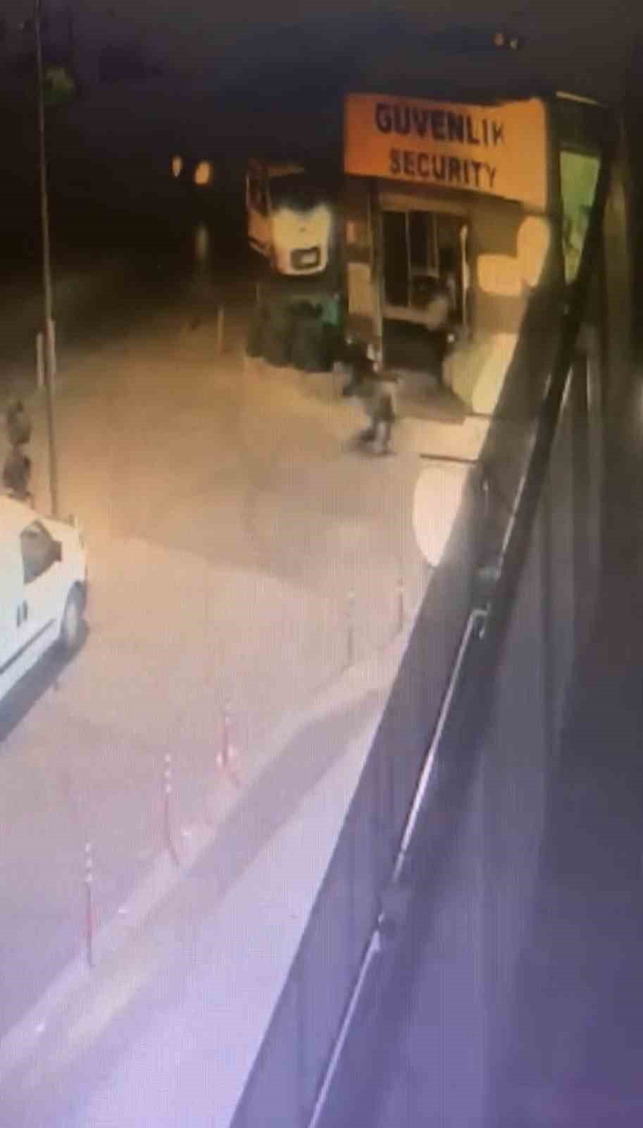 Fenerbahçe Tribün Lideri Cem Gölbaşı’na silahlı saldırı kamerada