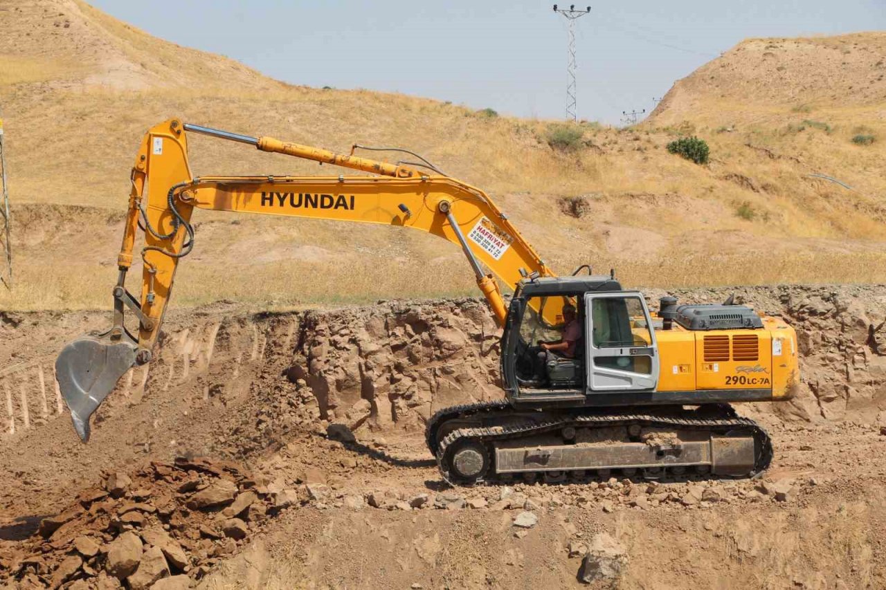 Batman-Diyarbakır arasında çift şeritli yol çalışması başladı