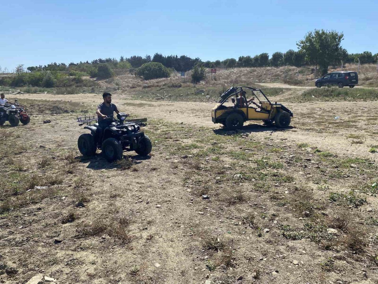 Büyükçekmece Gölü’nde sular çekilince alan ATV Motorcularına kaldı