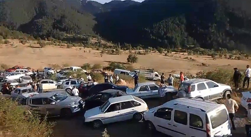 Trafik kazasında hayatını kaybeden genç son yolculuğuna uğurlandı