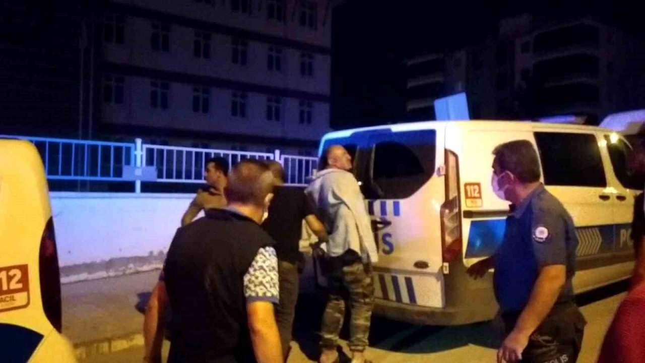 Şikayet edilince evdeki eşyayı yakıp, polise direndi