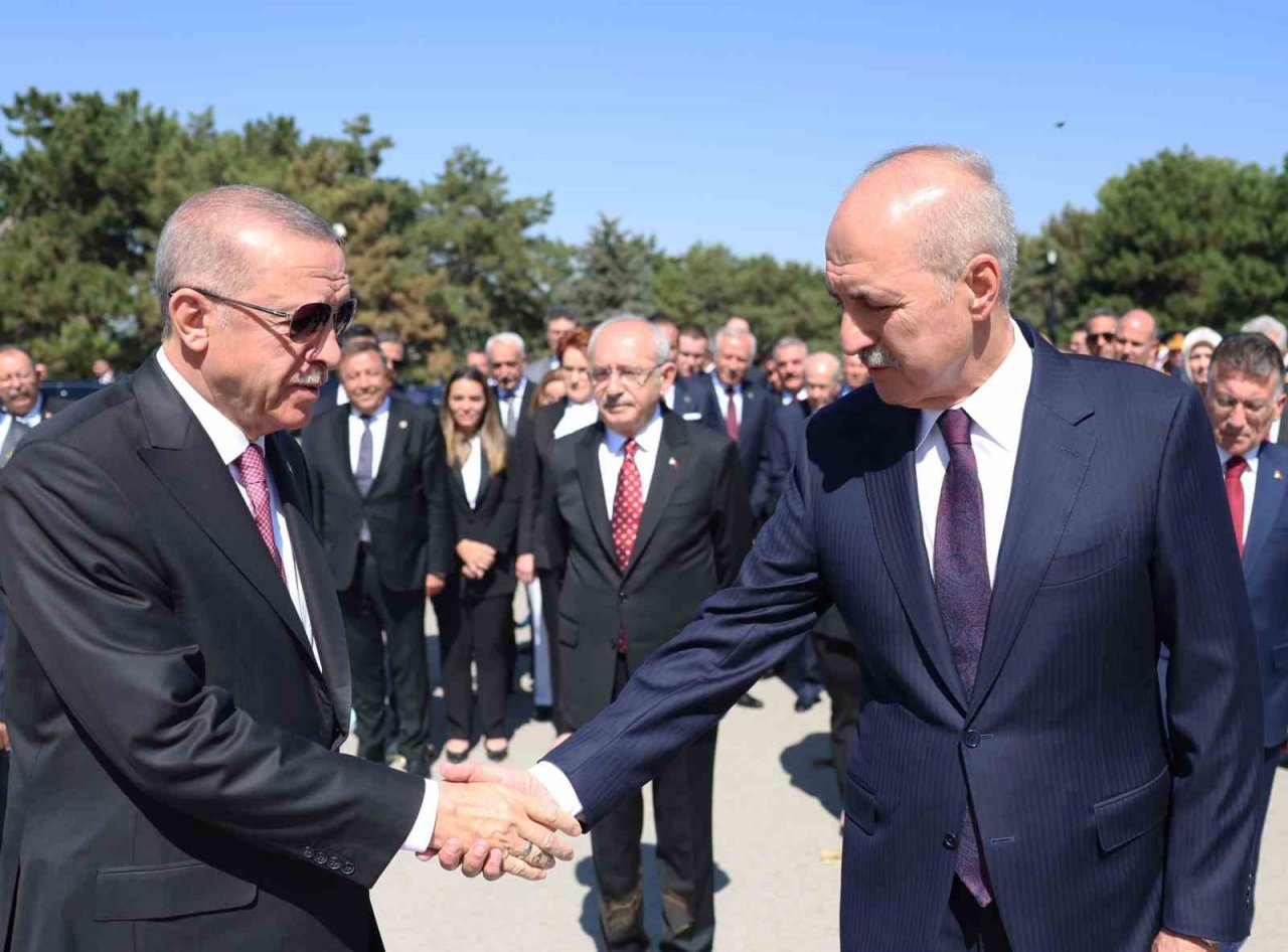 Devlet erkanı 30 Ağustos nedeniyle Anıtkabir’i ziyaret etti