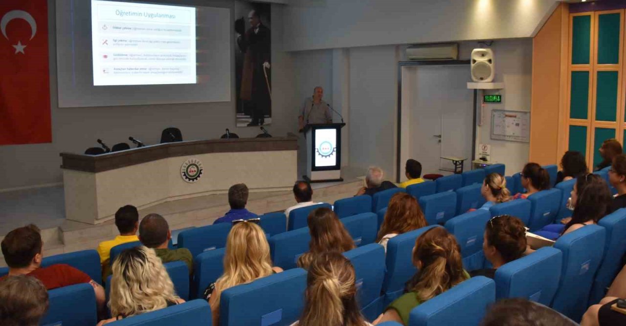 DOSTEK’te öğretmenlere yönelik eğitimler sürüyor