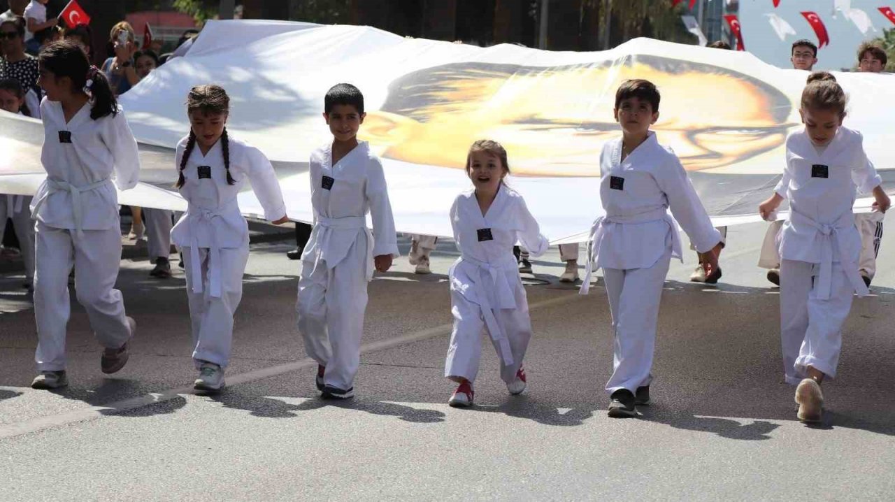 30 Ağustos Zafer Bayramı Denizli’de coşkuyla kutlandı