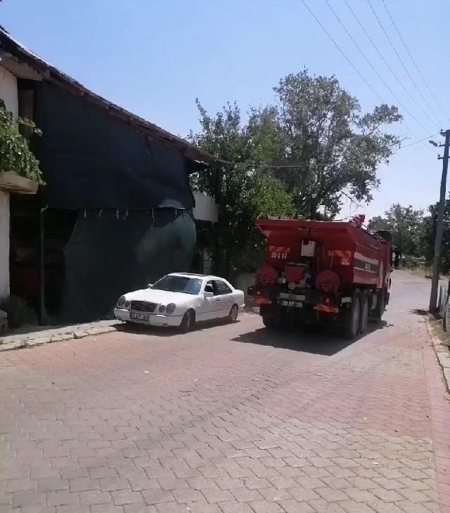 Örtü yangını ormana sıçramadan söndürüldü