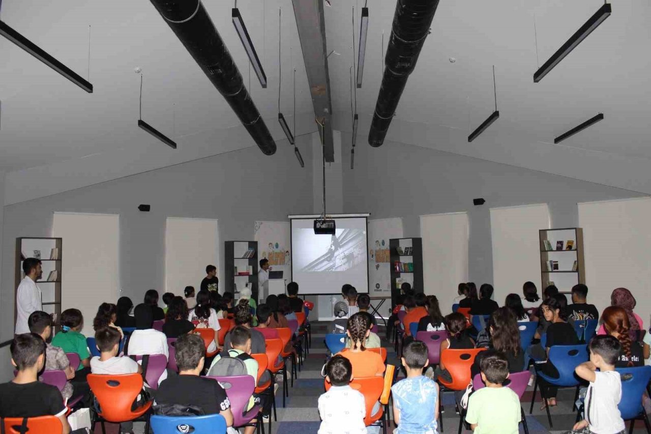 Uyanış Gençlik Zafer Bayramını coşkuyla kutladı