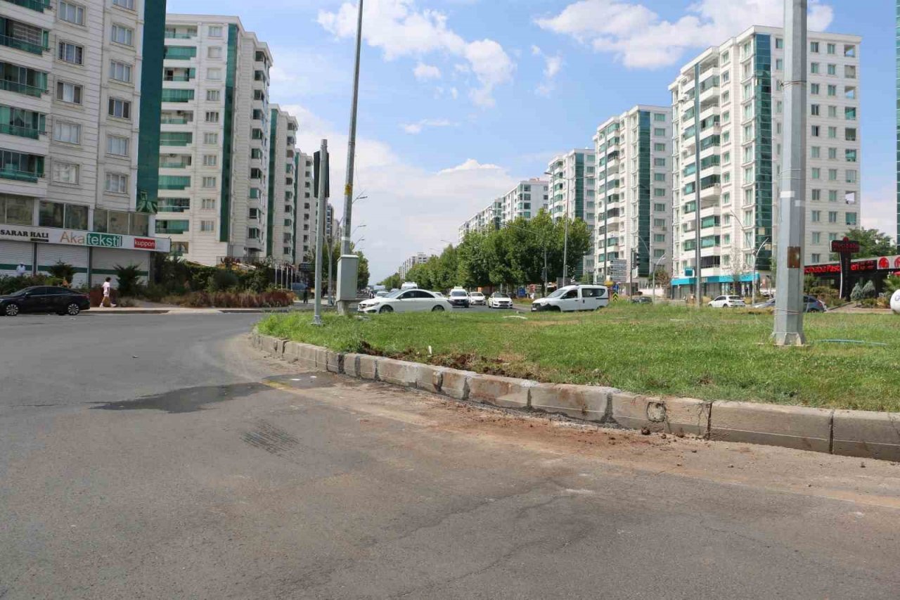 Kazaların eksik olmadığı kavşaktaki işletmeciler tedbir alınmasını istedi