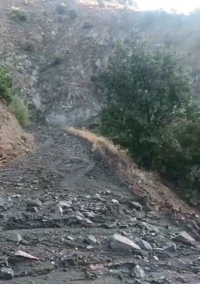 Elazığ’da sağanak yağış köy yollarını tahrip etti