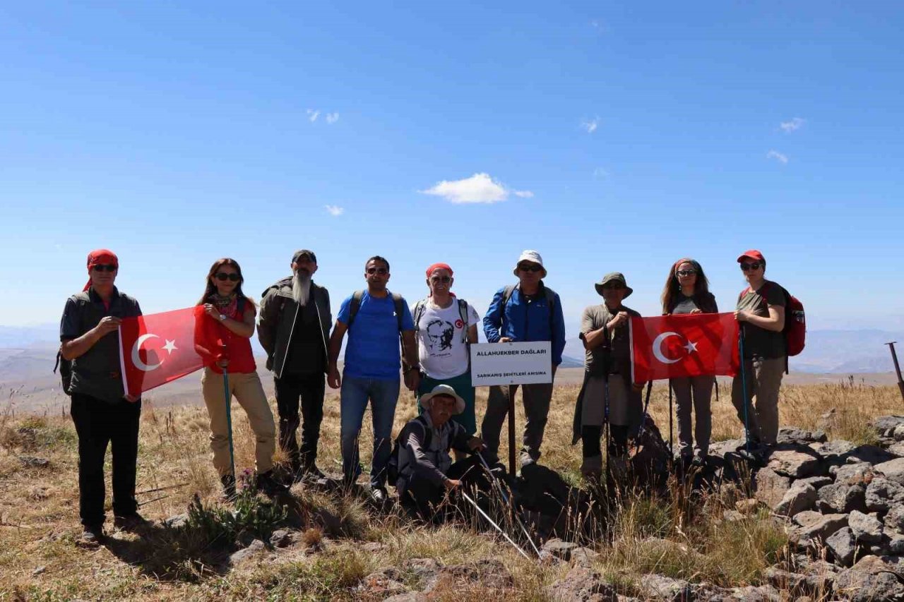 30 Ağustos anısına 90 bin şehidin yattığı Allahuekber Dağı zirvesine yürüyüş