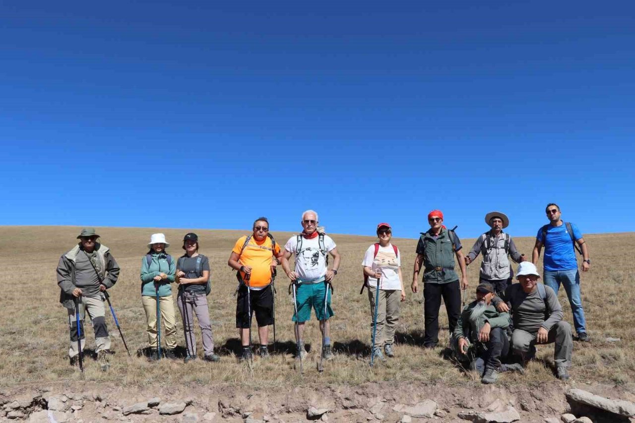 30 Ağustos anısına 90 bin şehidin yattığı Allahuekber Dağı zirvesine yürüyüş