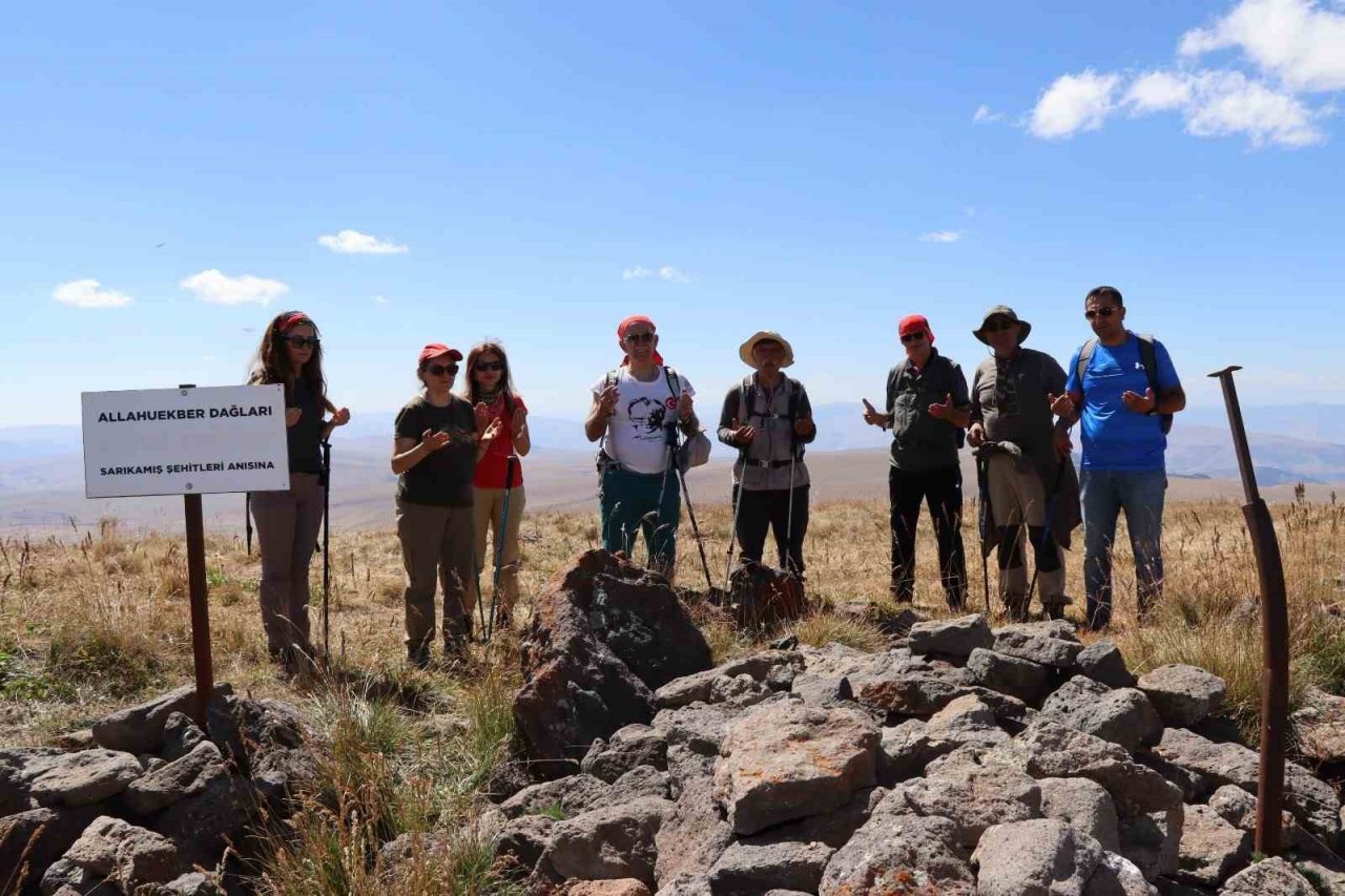 30 Ağustos anısına 90 bin şehidin yattığı Allahuekber Dağı zirvesine yürüyüş