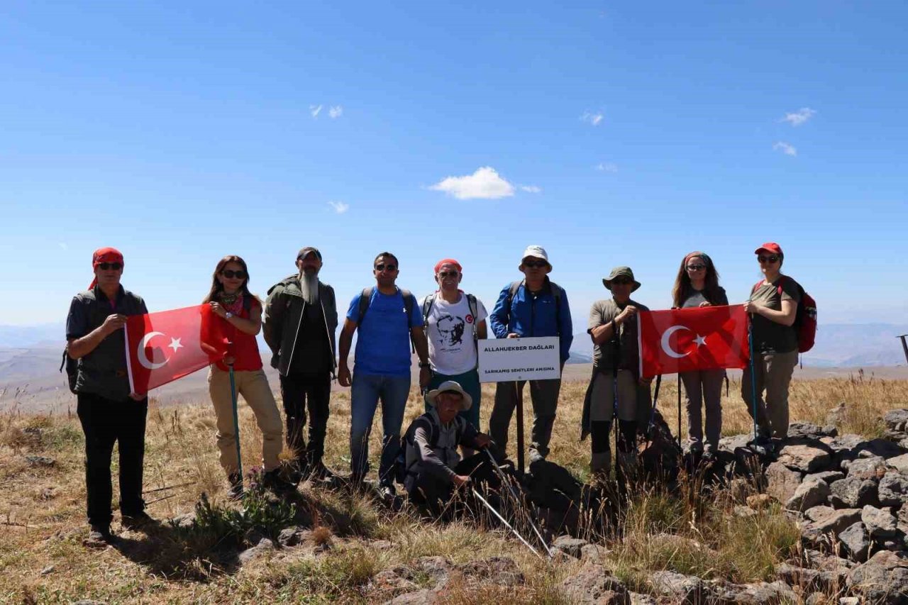 30 Ağustos anısına 90 bin şehidin yattığı Allahuekber Dağı zirvesine yürüyüş