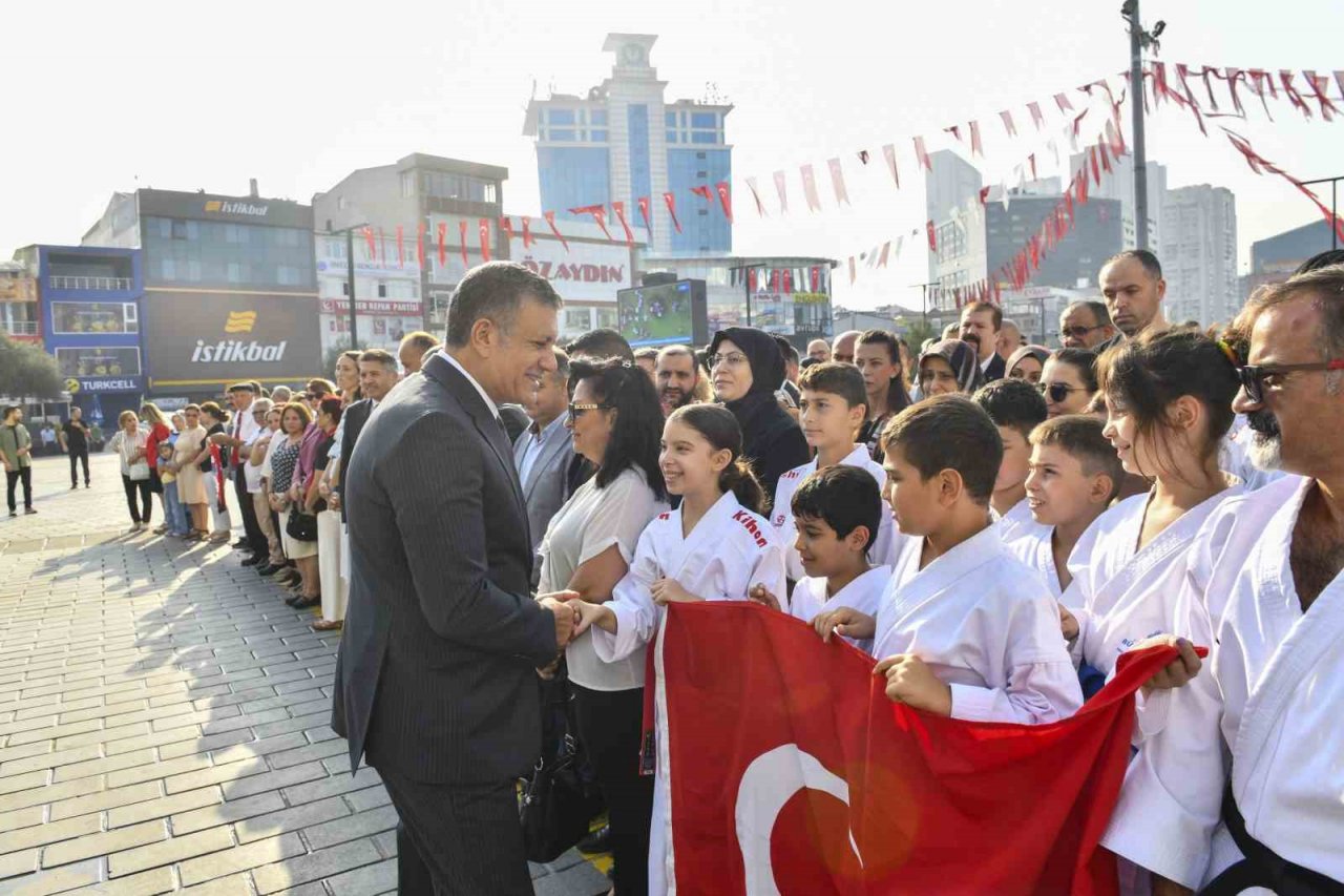 Esenyurt’ta 30 Ağustos Zafer Bayramı dolayısıyla tören gerçekleştirildi