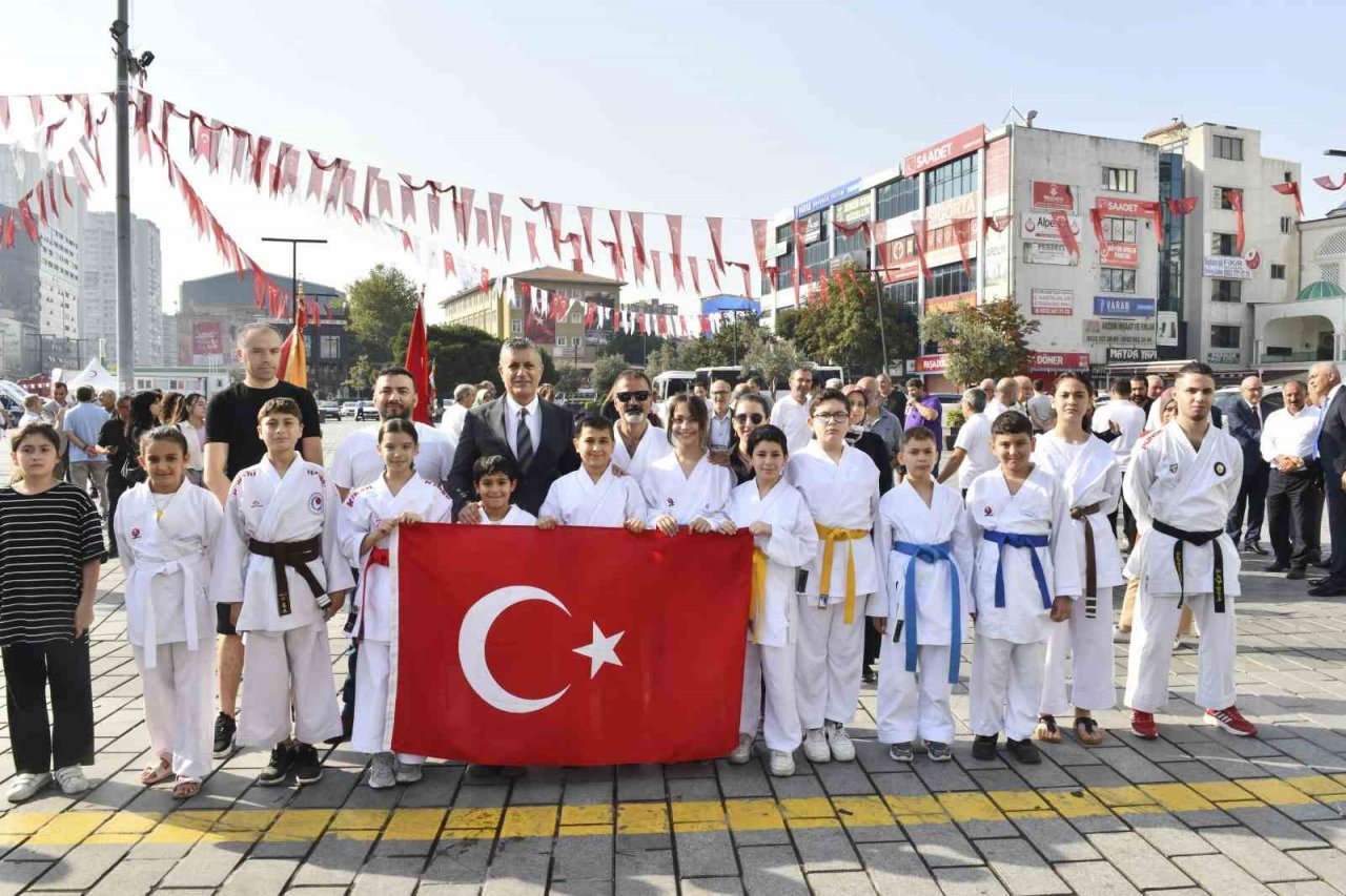 Esenyurt’ta 30 Ağustos Zafer Bayramı dolayısıyla tören gerçekleştirildi