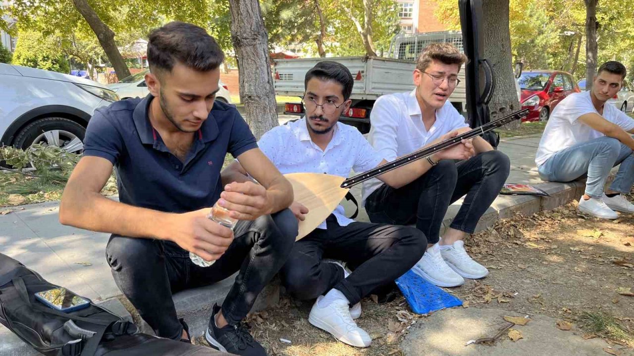 Konservatuvar mülakatı öncesi heyecan içinde son provalarını yaptılar