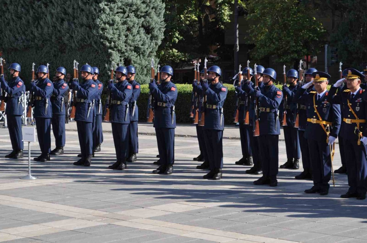 Eskişehir’de Zafer Bayramı törenle kutlandı