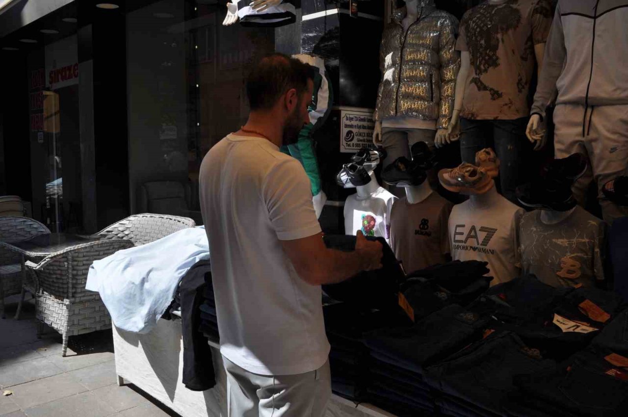 Çarşı esnafı bölgedeki hırsızlık olaylarından şikayetçi