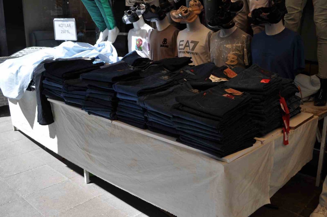 Çarşı esnafı bölgedeki hırsızlık olaylarından şikayetçi