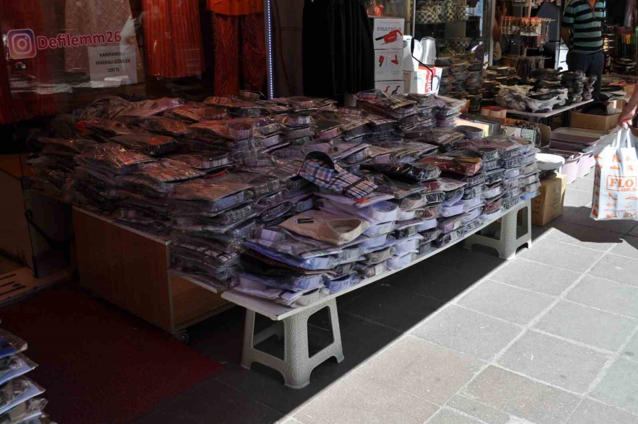 Çarşı esnafı bölgedeki hırsızlık olaylarından şikayetçi