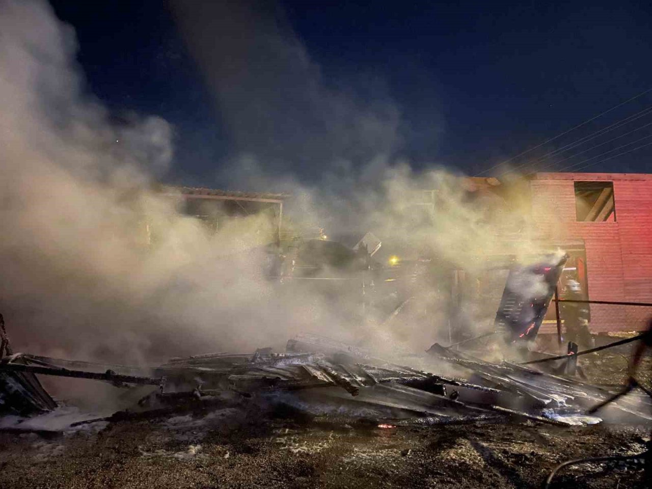 Fethiye’de ahşap atölyesi alevlere teslim oldu