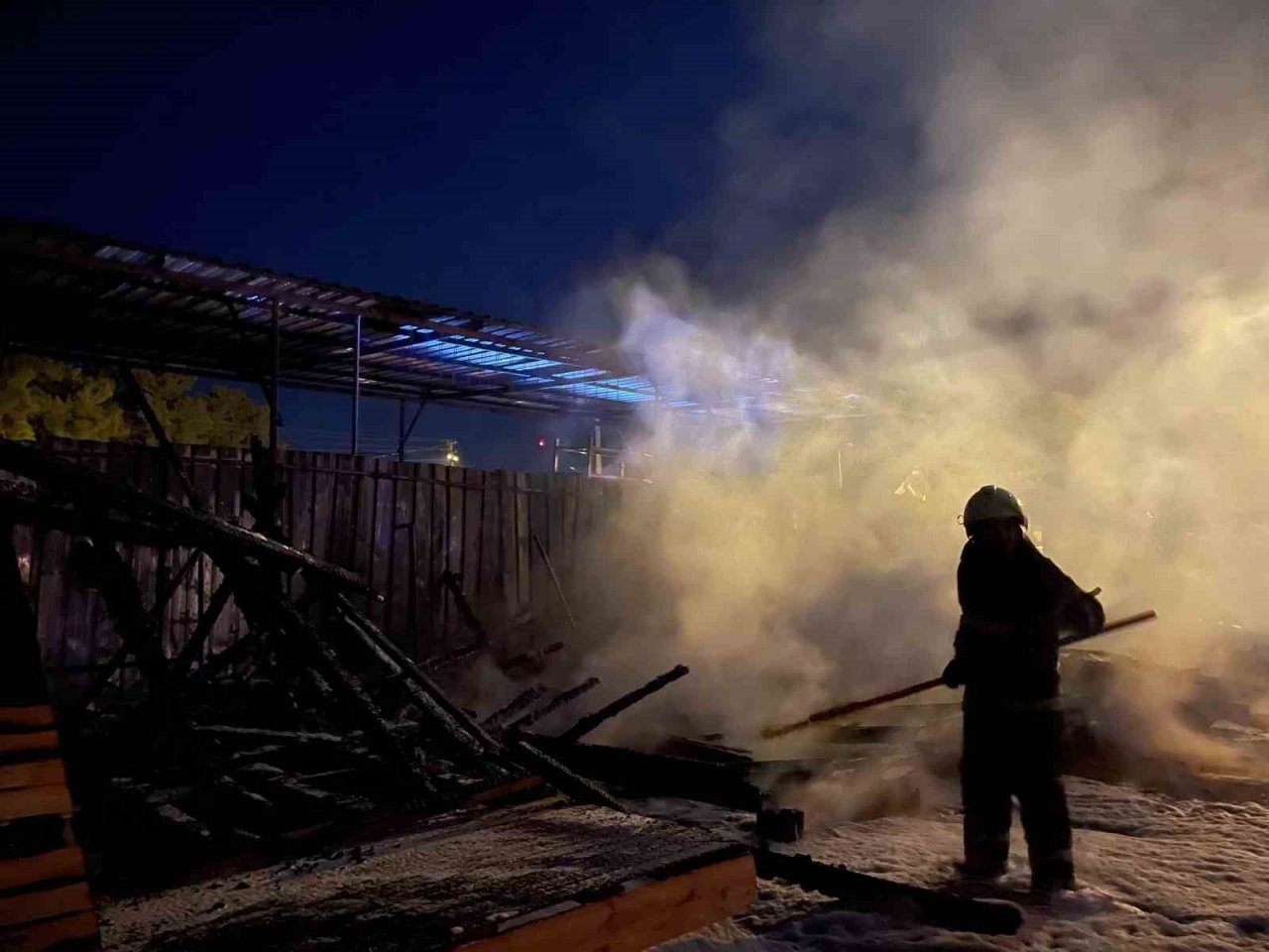 Fethiye’de ahşap atölyesi alevlere teslim oldu