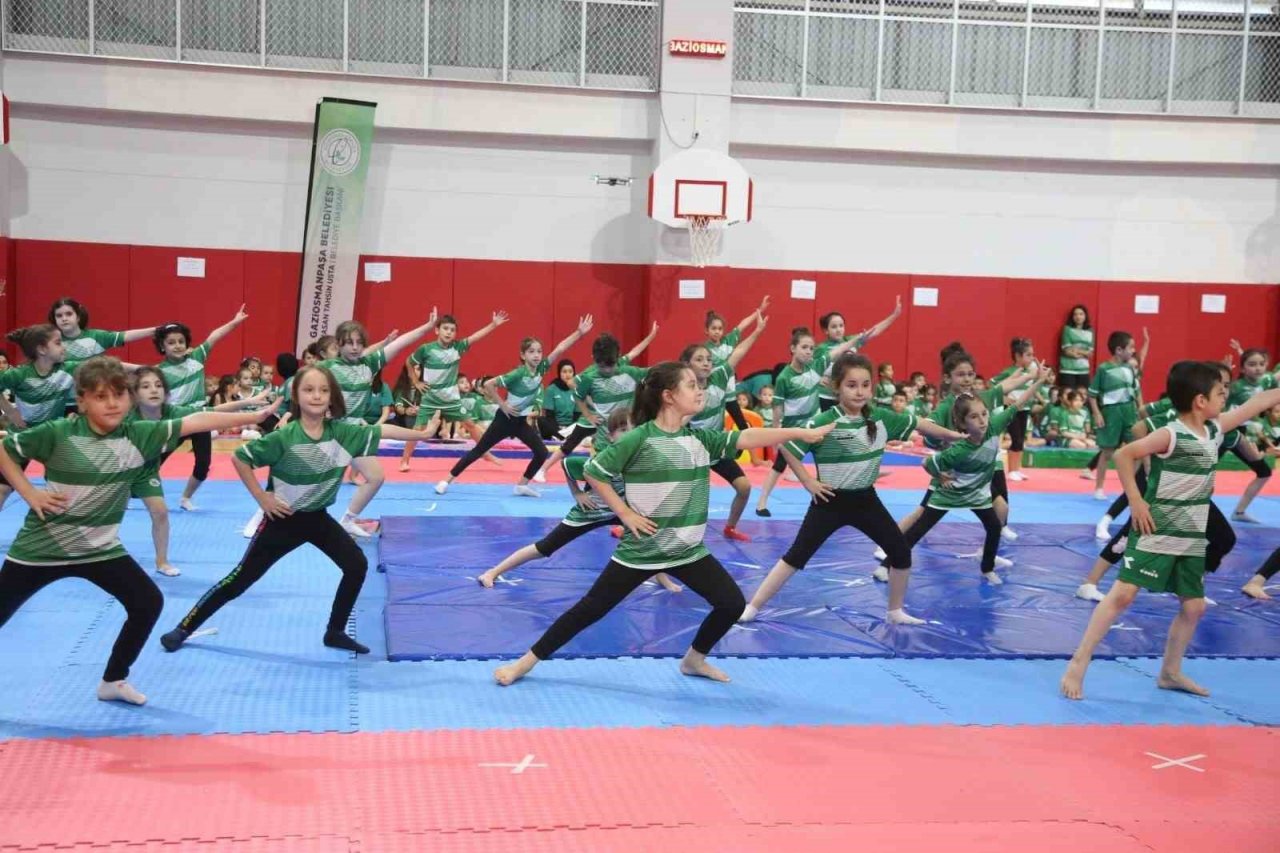 Gaziosmanpaşa Yaz Okulu öğrencileri spor şenliklerinde yeteneklerini sergiledi