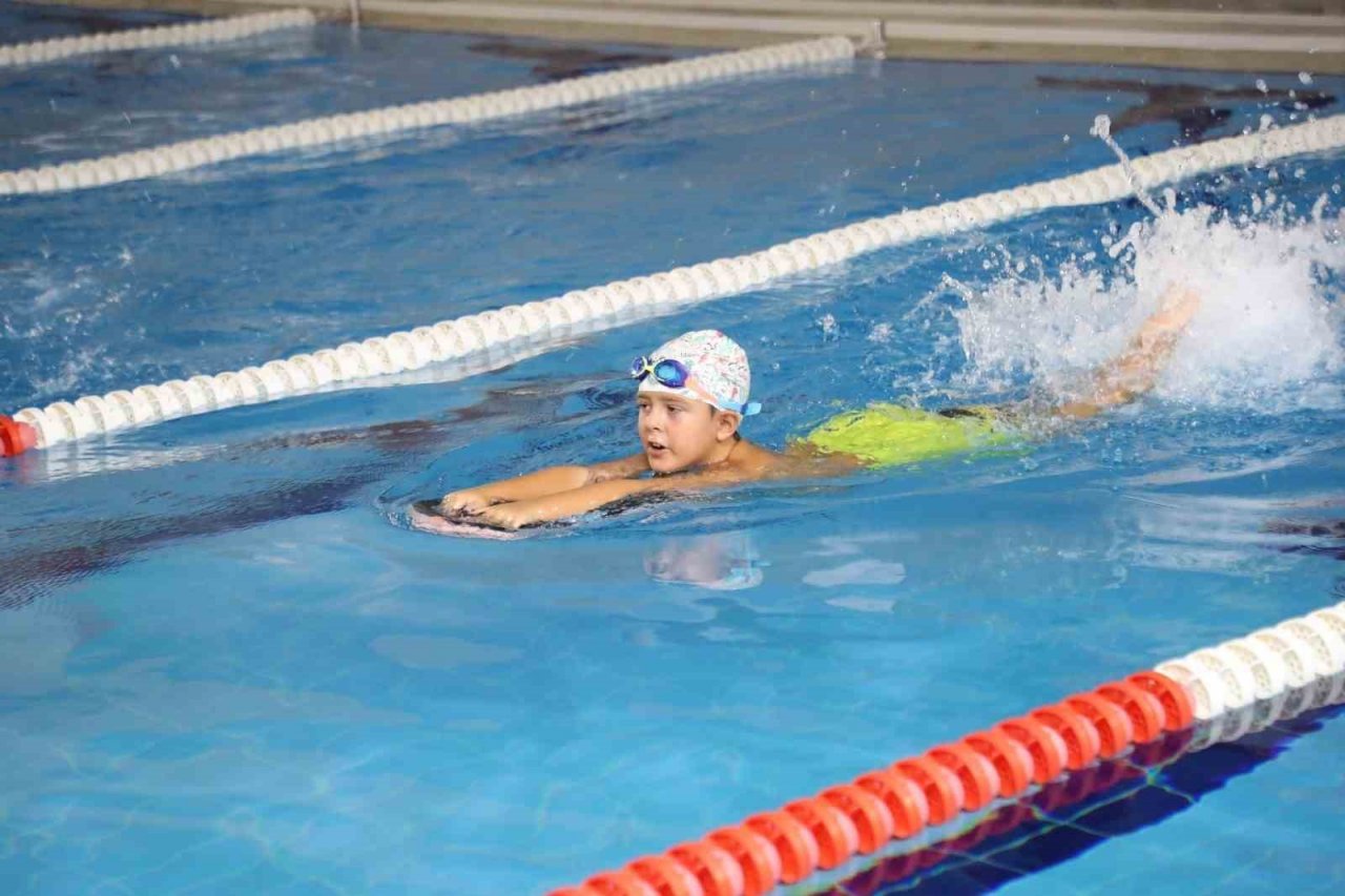 Gaziosmanpaşa Yaz Okulu öğrencileri spor şenliklerinde yeteneklerini sergiledi