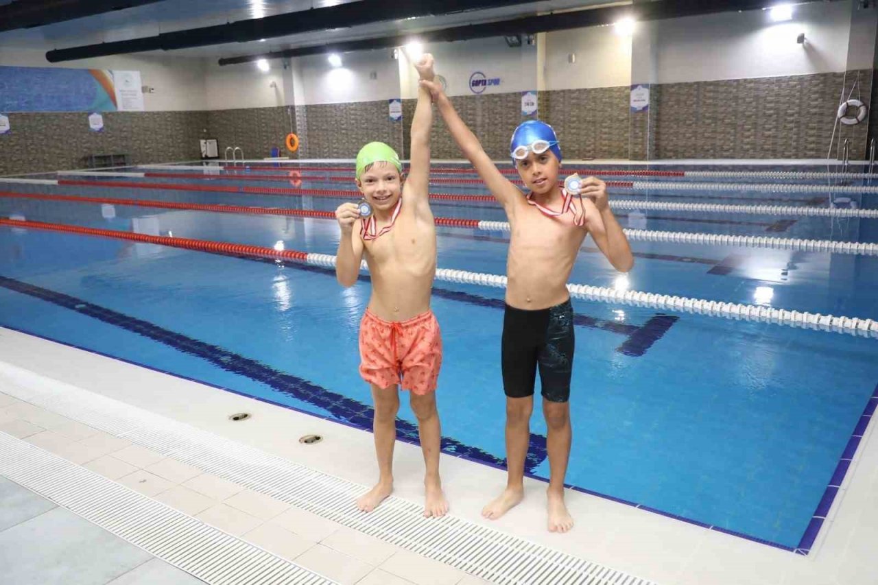 Gaziosmanpaşa Yaz Okulu öğrencileri spor şenliklerinde yeteneklerini sergiledi