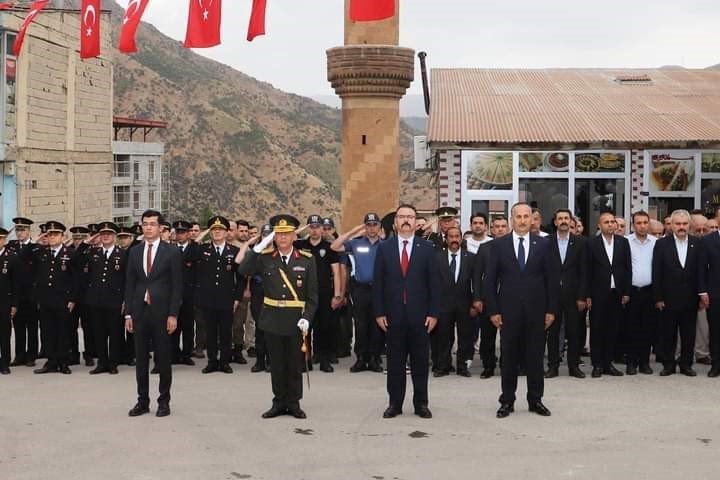 Şemdinli ve Derecik’te Zafer Bayramı coşkuyla kutlandı