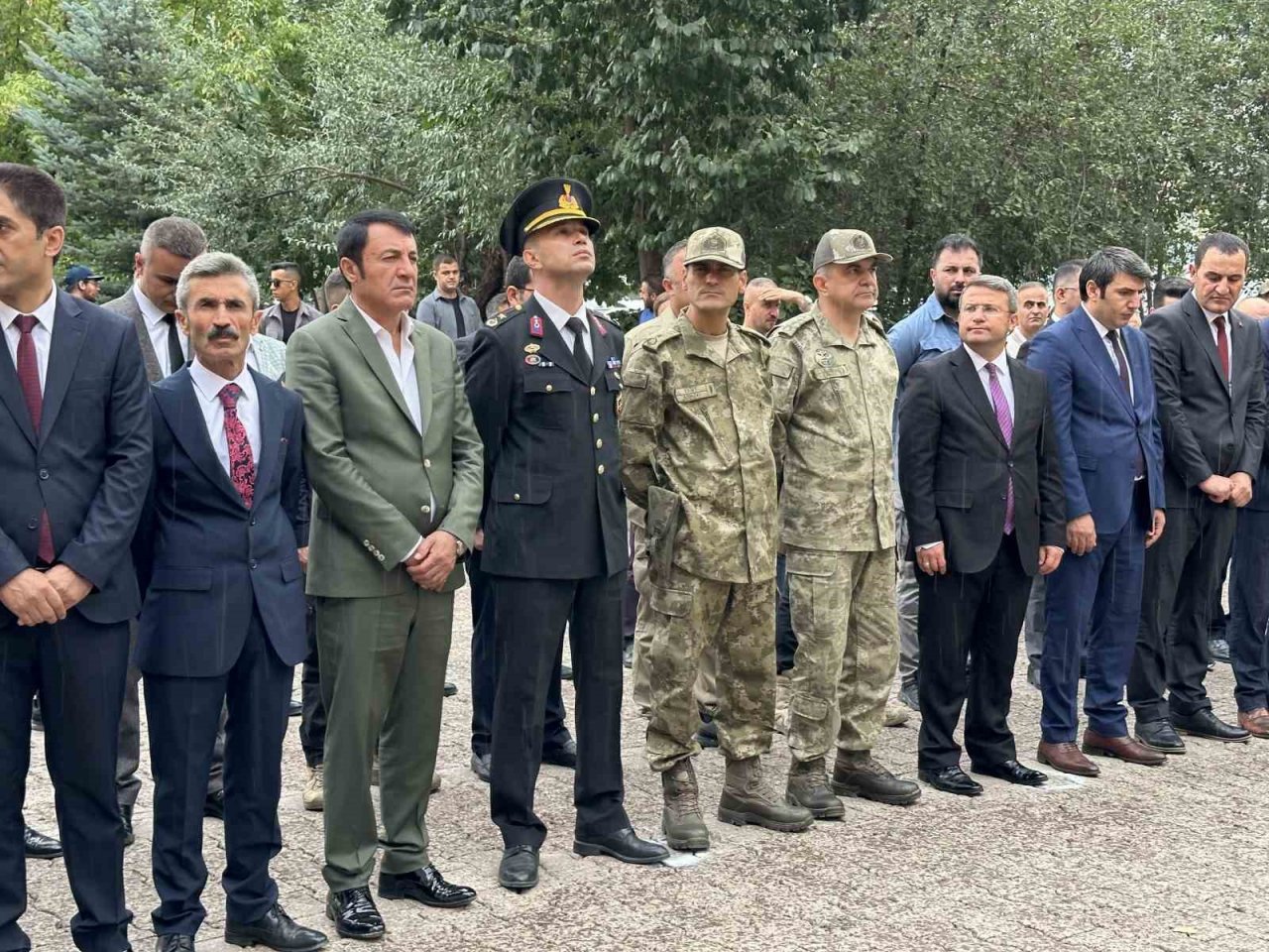 Yüksekova’da 30 Ağustos yağmur altında kutlandı