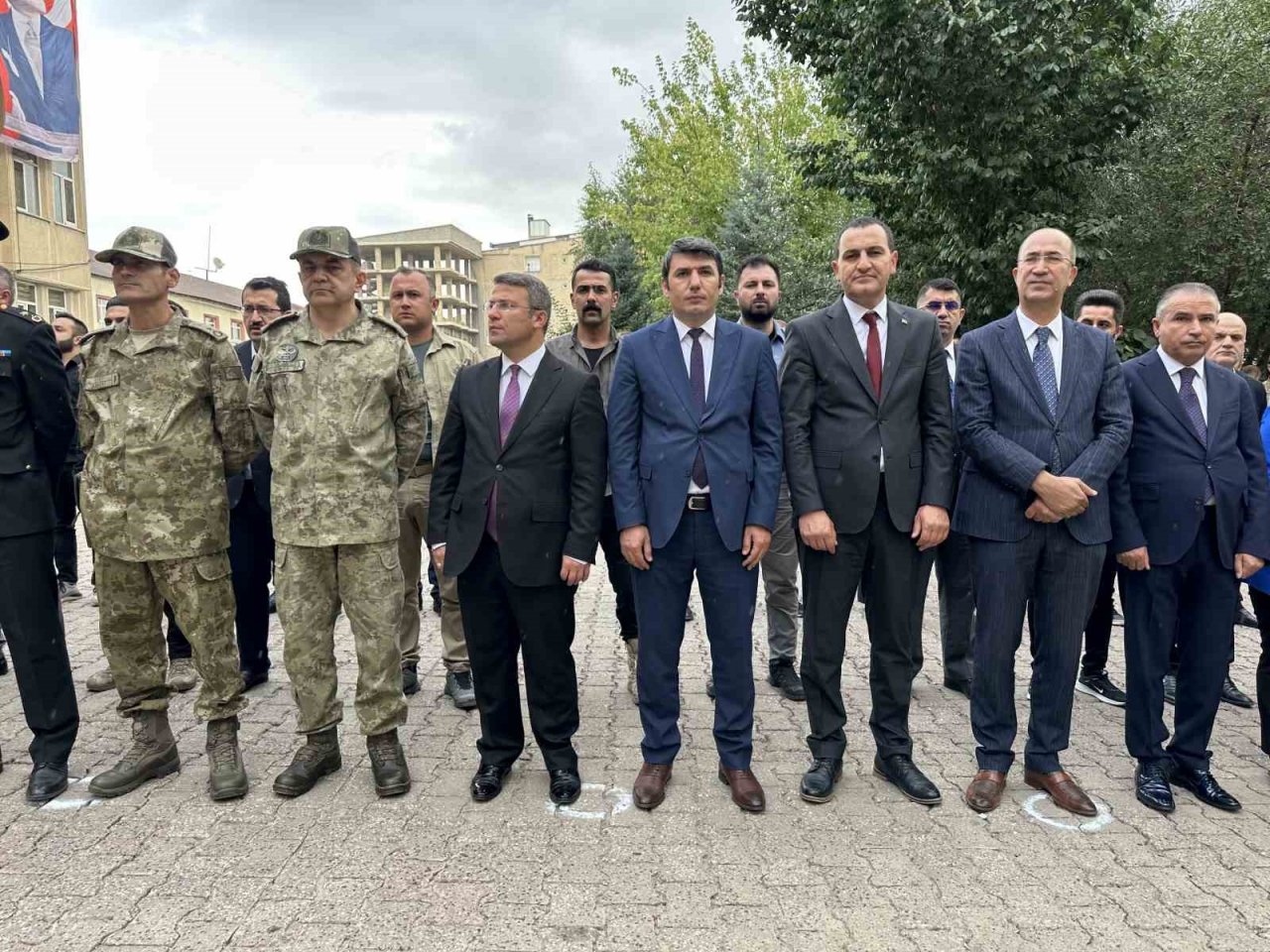 Yüksekova’da 30 Ağustos yağmur altında kutlandı