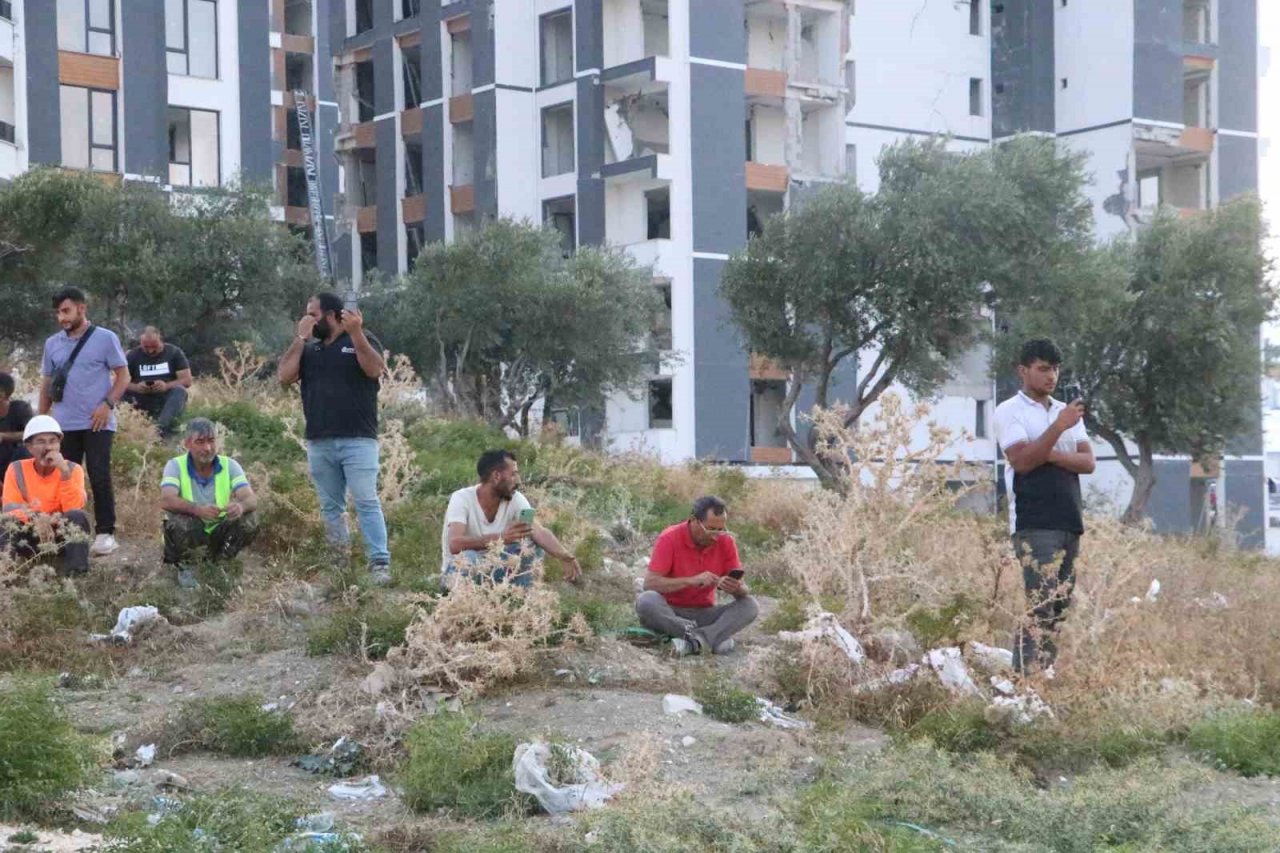 Milyonlarca liraya konut satılan 16 katlı rezidansın son bloğu da yerle bir oldu