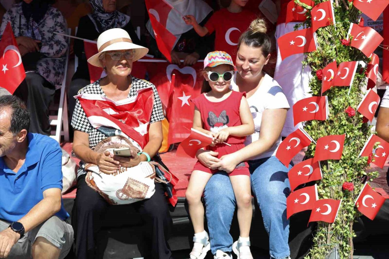 İzmir’de 30 Ağustos Zafer Bayramı coşkuyla kutlandı