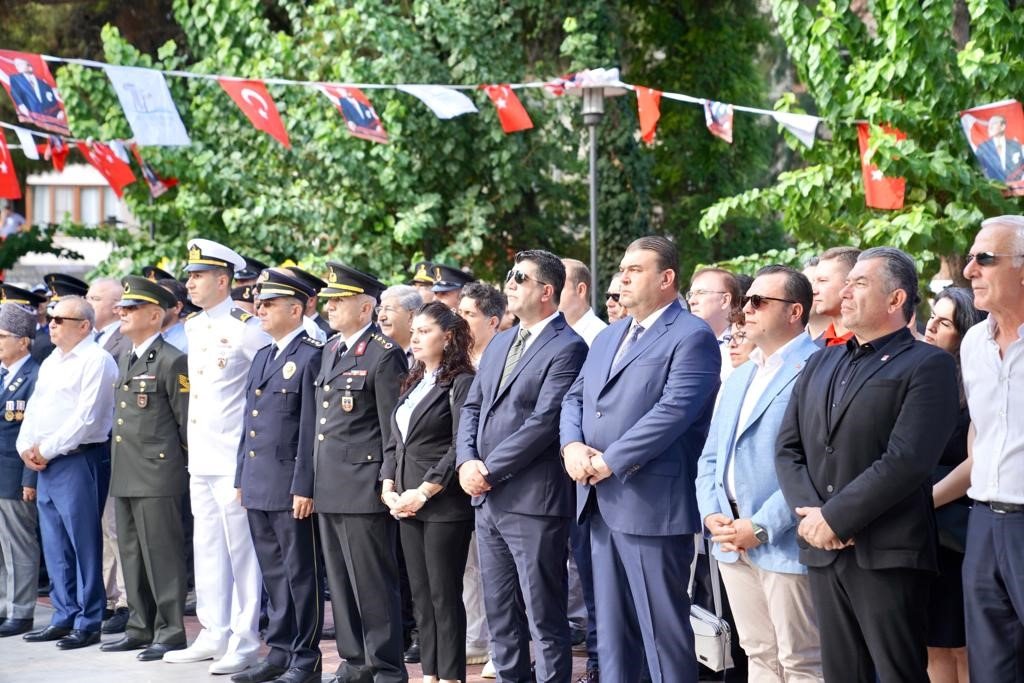 İzmir’in ilçelerinde coşkulu 30 Ağustos kutlaması