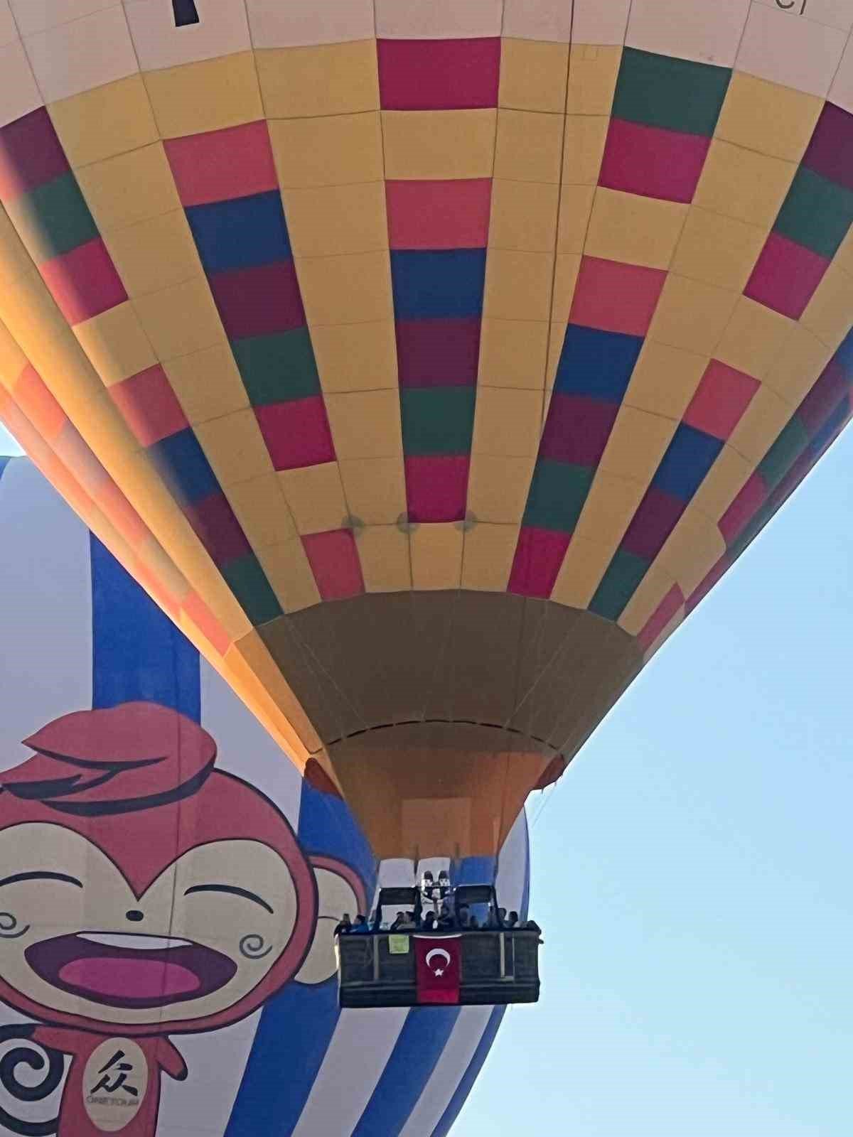 Kapadokya’da sıcak hava balonları 30 Ağustos Zafer Bayramı için uçtu