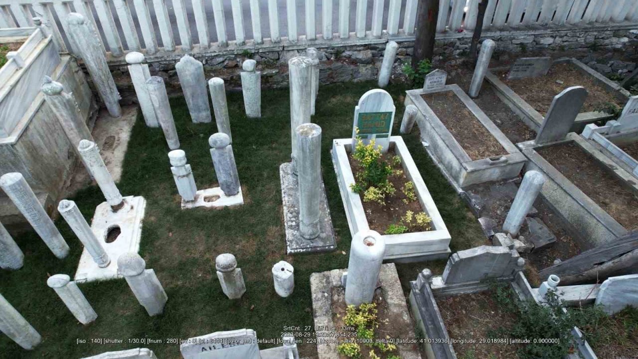 Karacaahmet Mezarlığı’ndaki ‘Hattatlar Sofası’ restore edildi