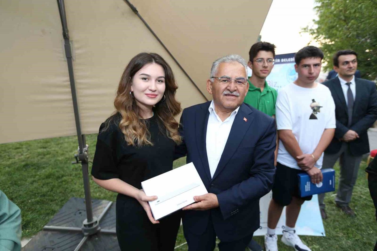 Büyükkılıç’tan gençlere: “Amacımız ailenizin, ülkemizin sizinle övünmesidir”