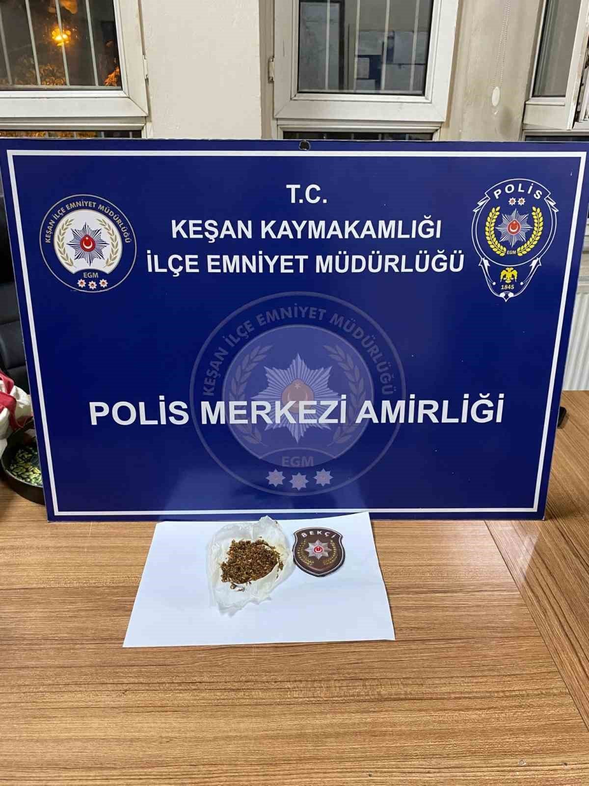 Keşan’da 2 şüphelinin üst aramasında uyuşturucu ele geçirildi