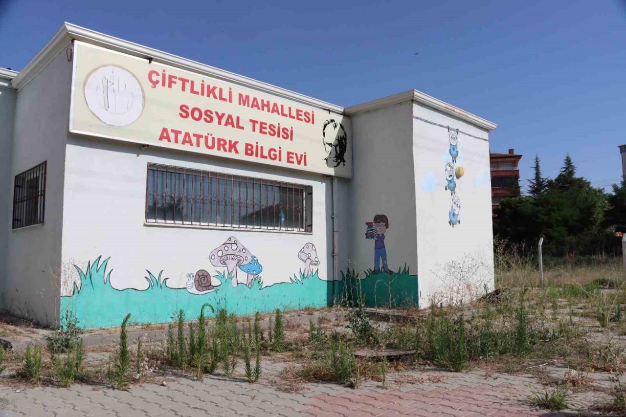 Kaman ilçesindeki Atatürk Bilgi evi bakımsızlığı ile şehirde gündem oldu