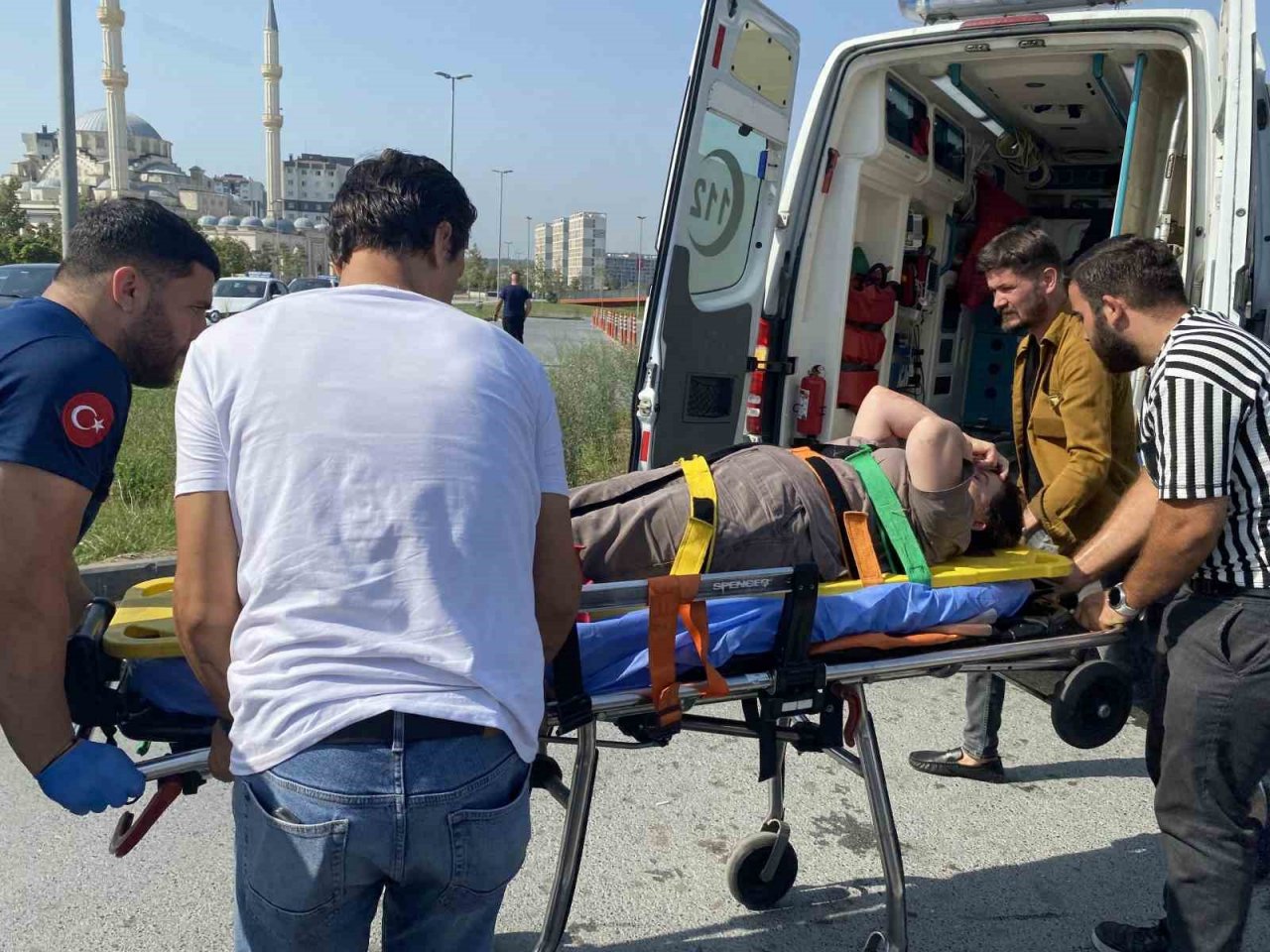 Küçükçekmece’de direksiyon öğrencisi dereye uçtu: 1 yaralı