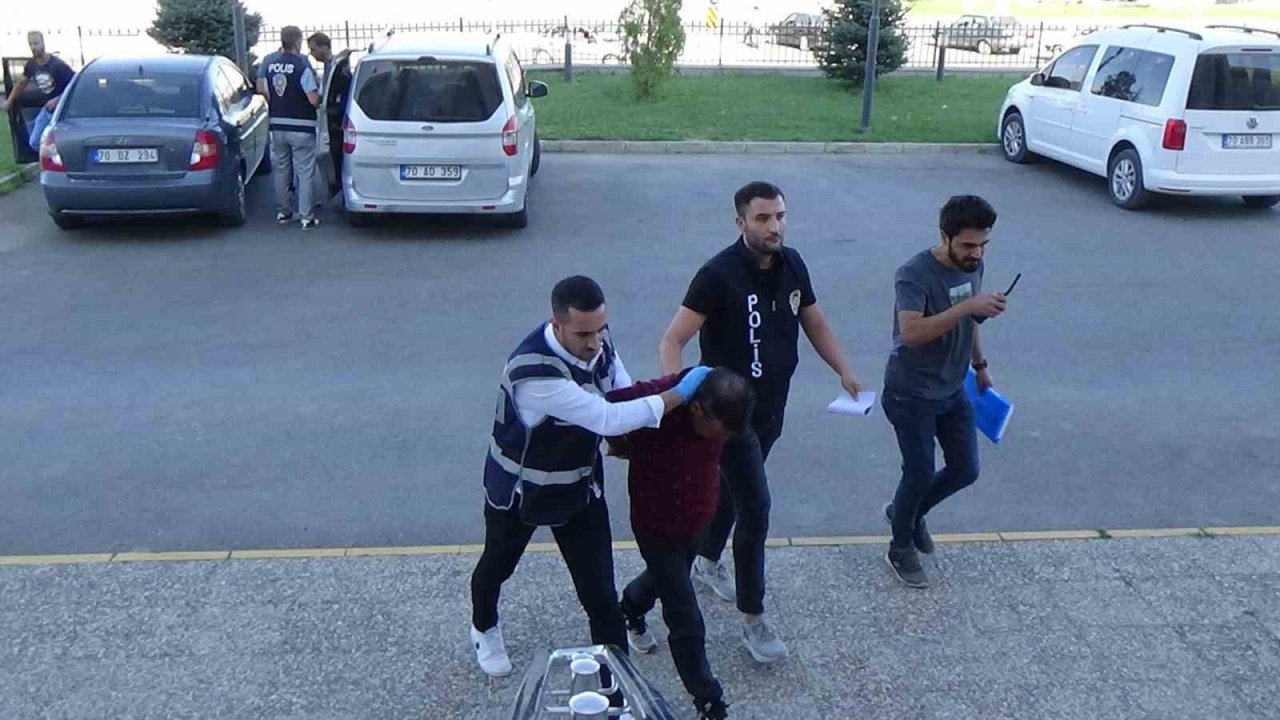 Kimliğini çaldıkları gurbetçinin bankadaki hesabını sıfırlayan 2 dolandırıcı tutuklandı