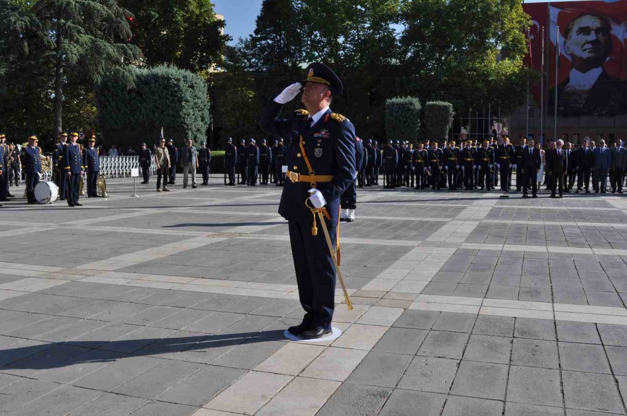 Eskişehir’de Zafer Bayramı törenle kutlandı