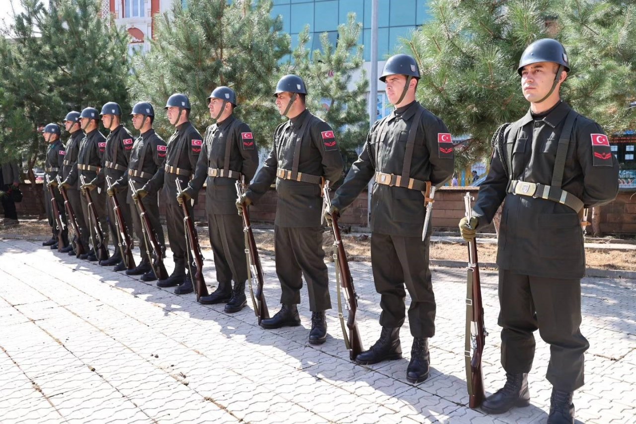 Muş’ta 30 Ağustos Zafer Bayramı törenle kutlandı