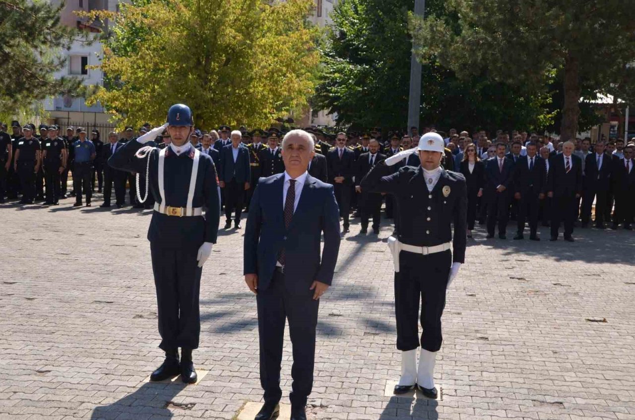 Muş’ta 30 Ağustos Zafer Bayramı törenle kutlandı