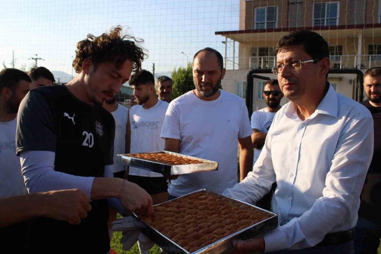 Başkan Özcan’dan Nazilli Belediyespor’a baklavalı ziyaret