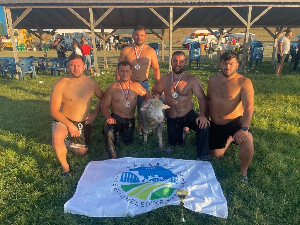 Sakarya Büyükşehir pehlivanlarından önemli başarı