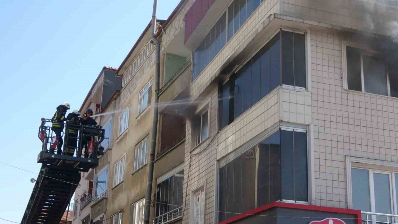 Bafra’da ofis yangını korkuttu