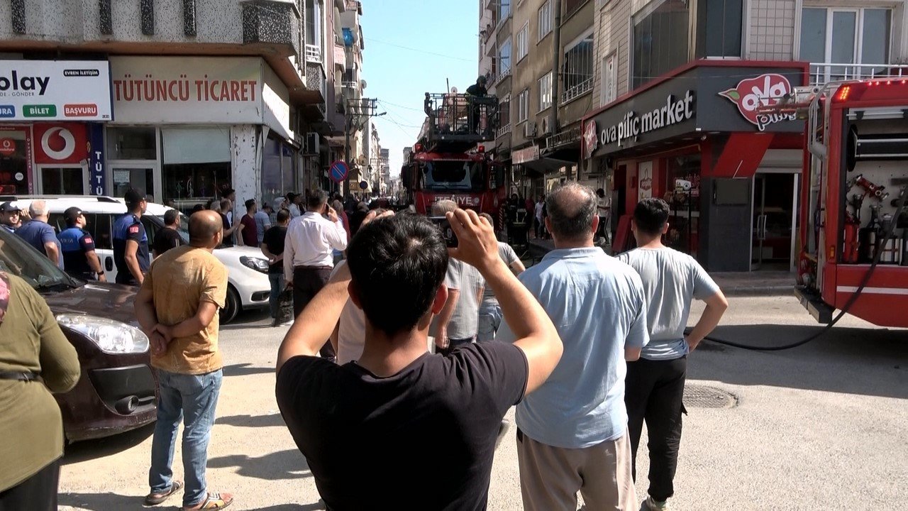 Bafra’da ofis yangını korkuttu