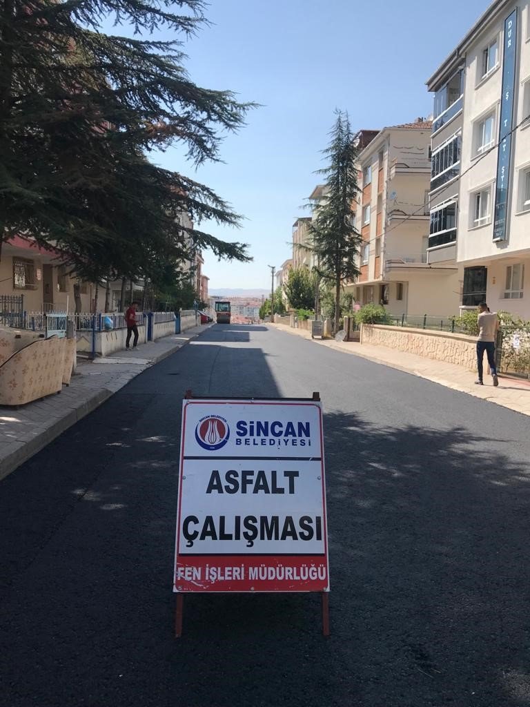 Sincan’da sıcak asfalt çalışması devam ediyor