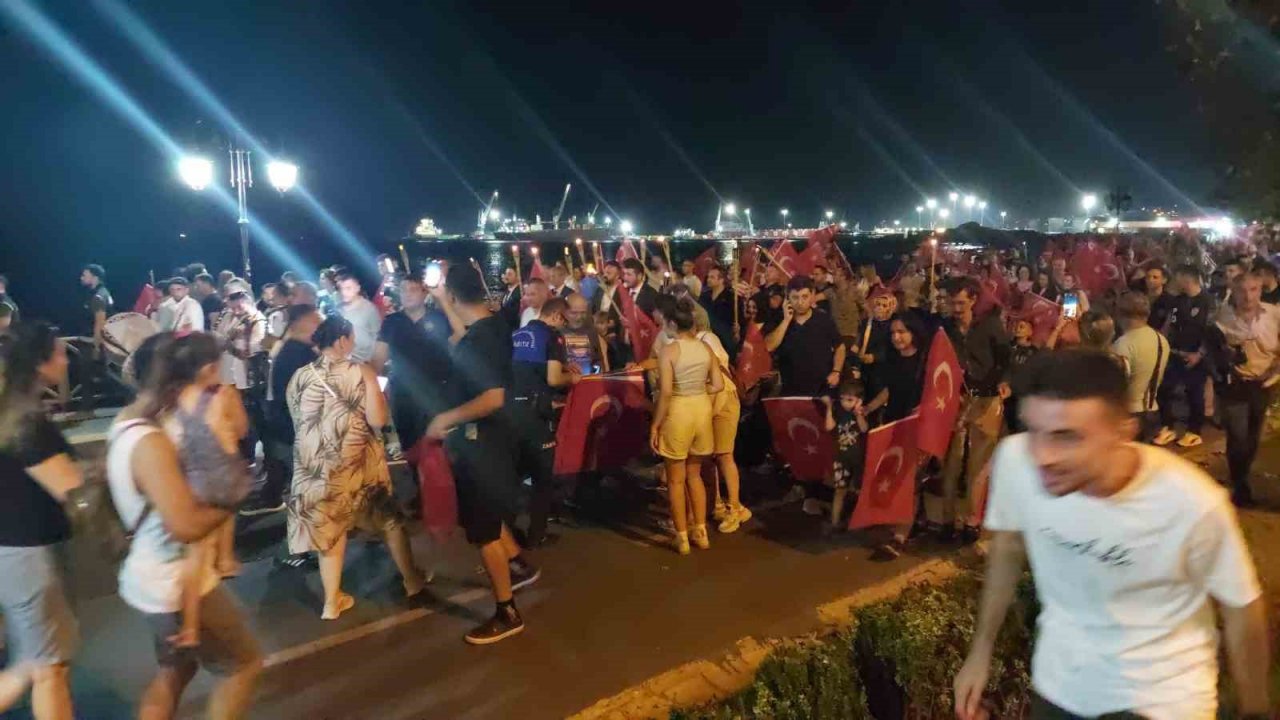 Tekirdağ’da yüzlerce kişi fener alayında buluştu